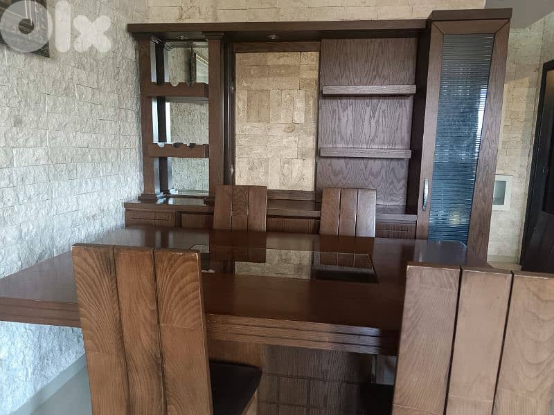 table en Bois avec 8 chaises 1