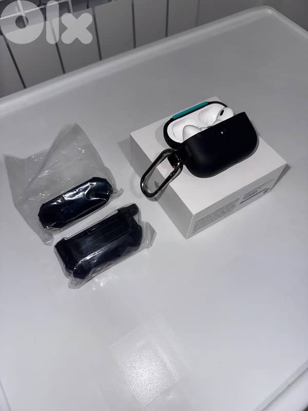 Airpods Pro 2nd Gen Usb-C with 2 Casetify Covers 1