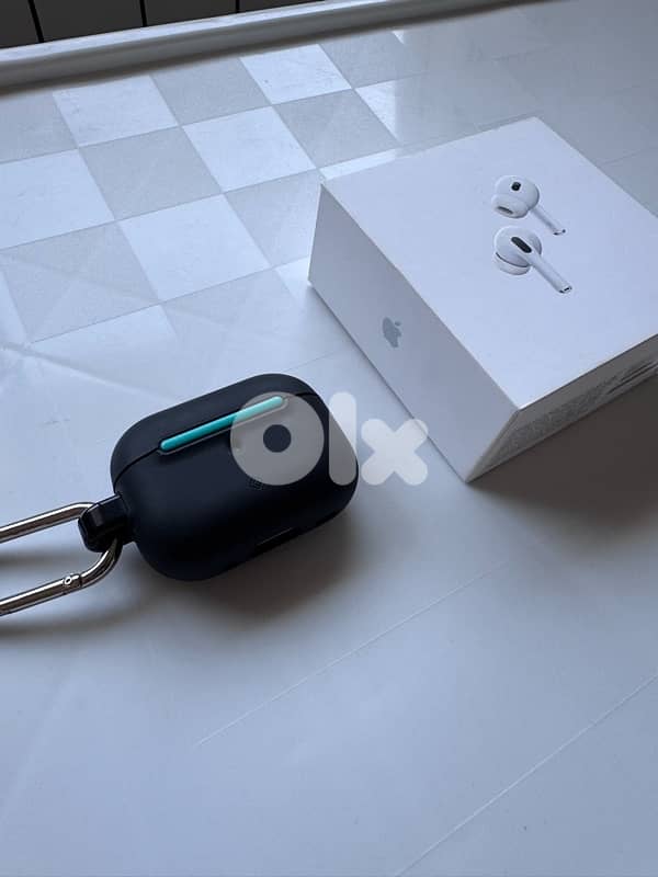 Airpods Pro 2nd Gen Usb-C with 2 Casetify Covers 2