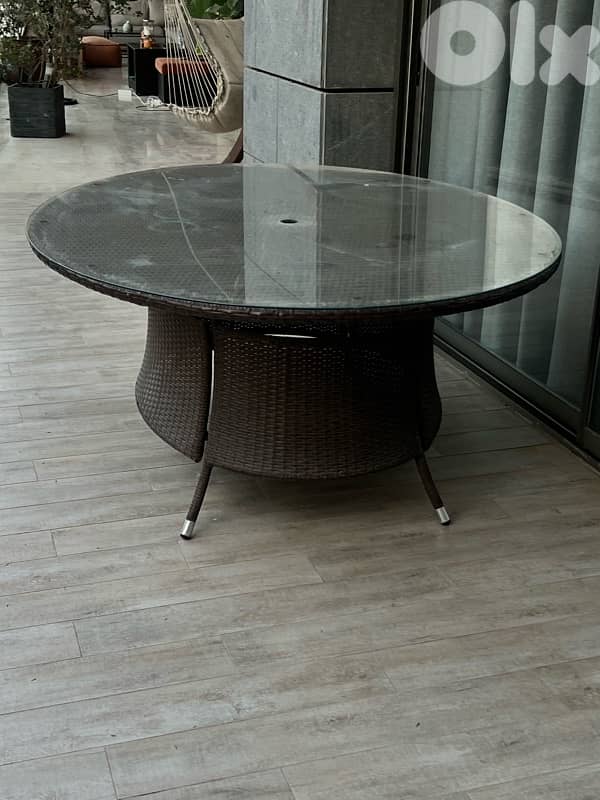 outdoor  rasin oval table with 4 chairs 1