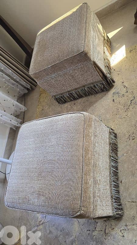 2 small salon benches 0