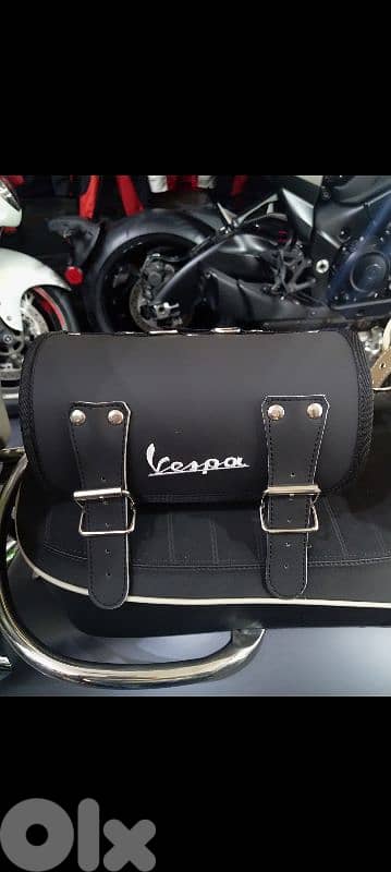 vespa rear leather bag 1