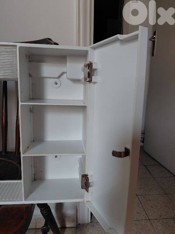 خزانة للحمام 3