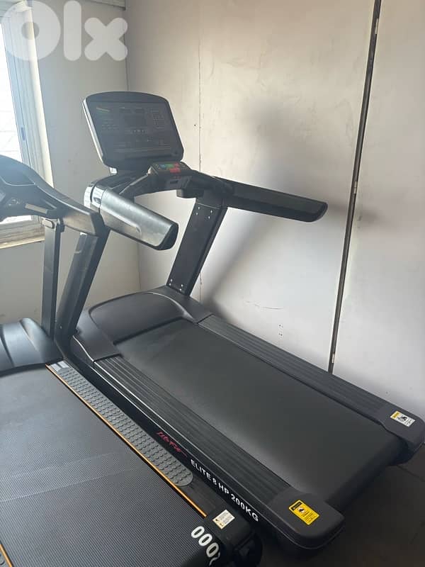 Commercial Treadmill 8 HP 1