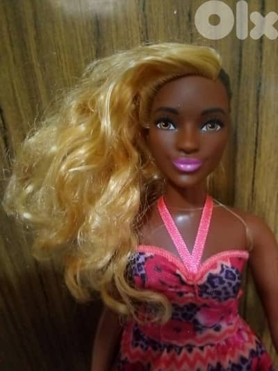 Barbie KIM FASHIONISTAS ZIG ZAG CURVY Mattel 2018 great AA doll=24$