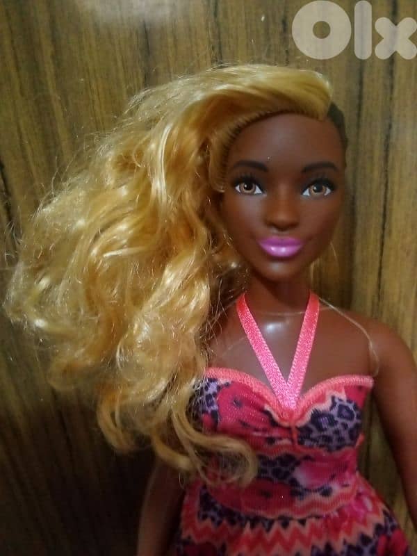 Offer: Barbie KIM FASHIONISTAS ZIG ZAG CURVY Mattel 2018 great AA doll 1