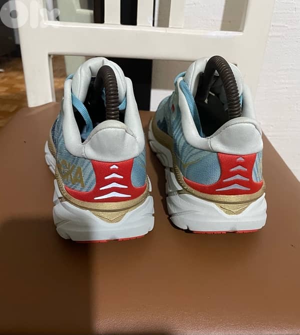Hoka running 6