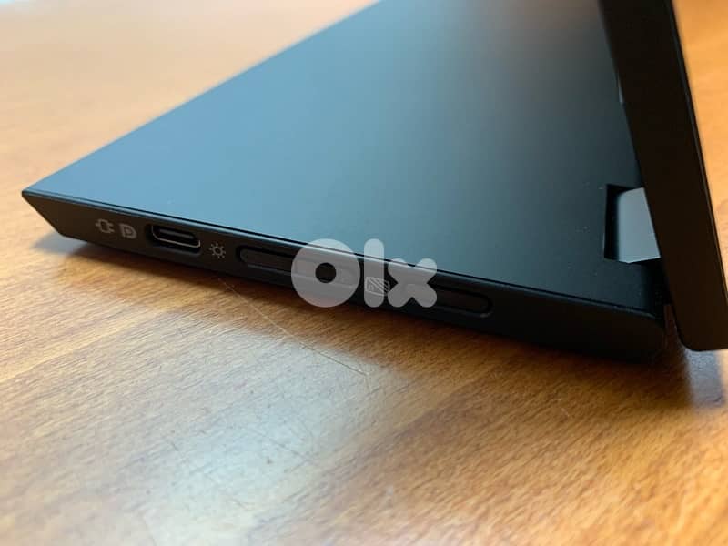 Lenovo ThinkVision M15 Portable Monitor 4