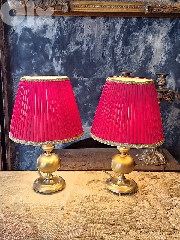 2 small brass lamps 1