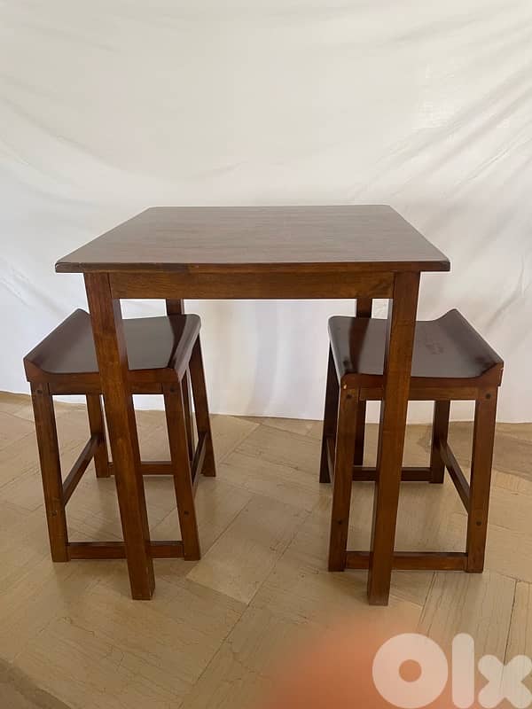 Table haute avec 2 tabourets 1