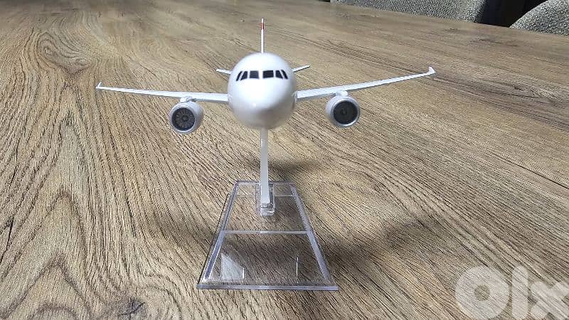 MEA airbus 320 model 1