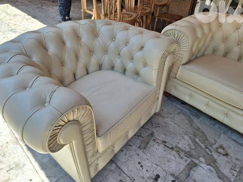 salon chesterfield original England amazing white color 1