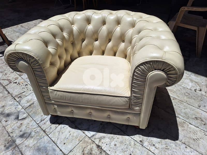 salon chesterfield original England amazing white color 3