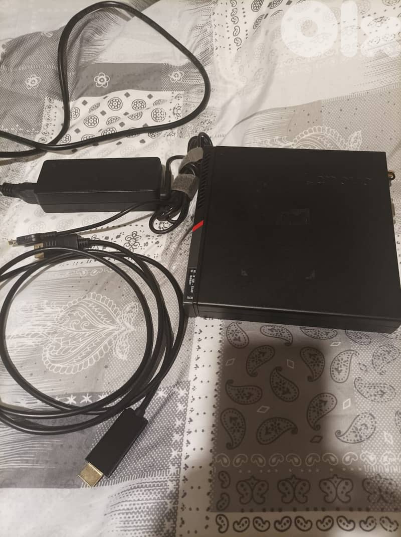 Lenovo ThinkCentre M700 Tiny PC 1