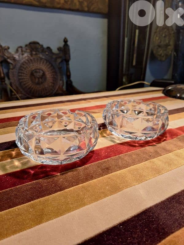 2 crystal ashtray 0