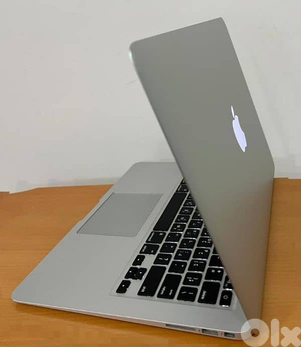 Apple MacBook Air 13” (2017) – Core i5 – 513GB SSD – 8GB RAM – Silver 2