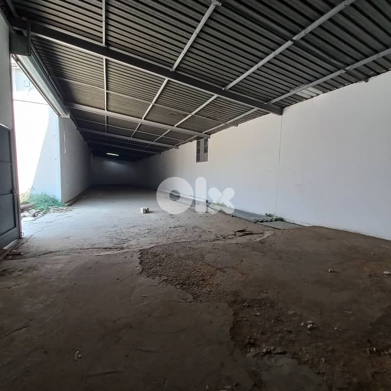 Hangar of 1000sqm for rent in Biaqoutهنغار بمساحة 1000 متر مربع للإيجا 0