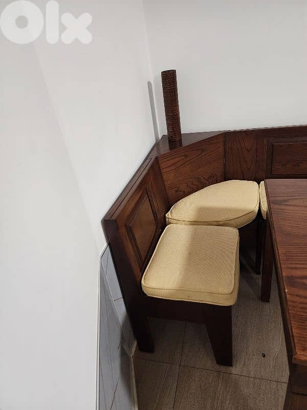 kitchen corner and table 0