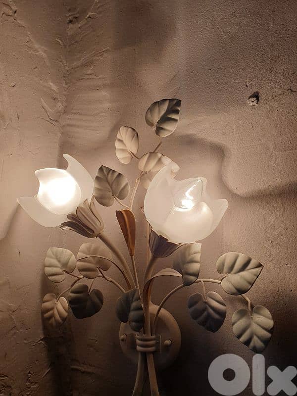 2 flower shaped ferfoje wall lights 1