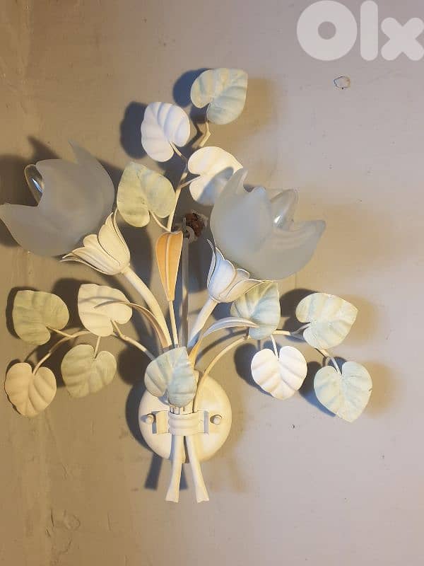 2 flower shaped ferfoje wall lights 2
