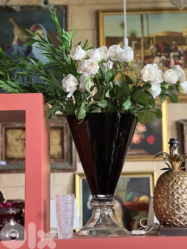 VG black vase 0