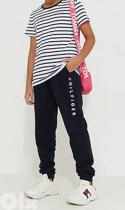 A pack of 2 Tshirts: Tommy Hilfiger & Hollister 2