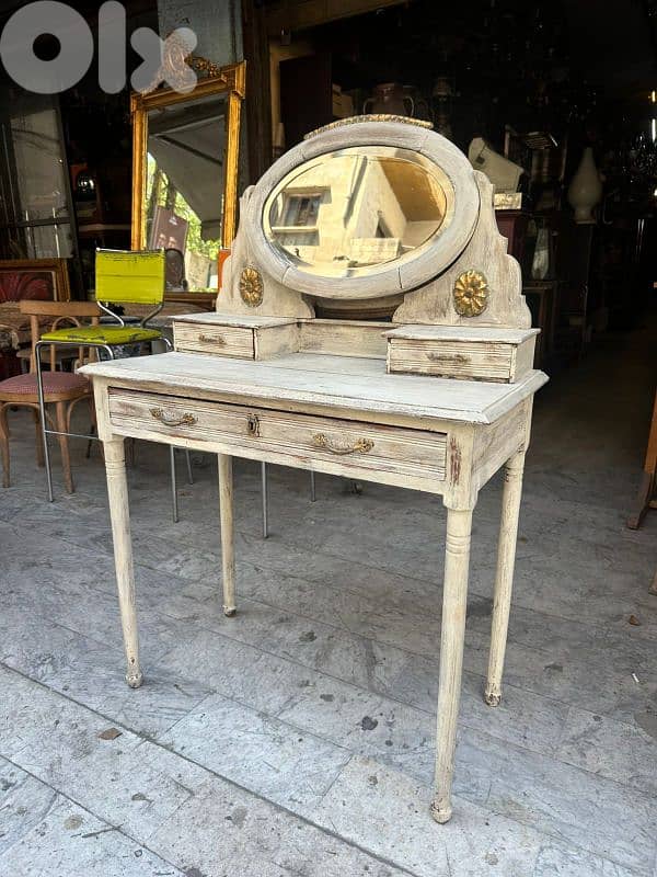 كوافوز غرفة نوم مع مراي ناعمة فرنسية انتيك vintage frensh coiffeuse 0