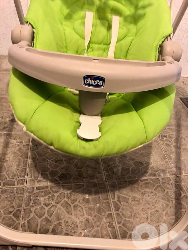Chicco Automatic Baby swing chair 1
