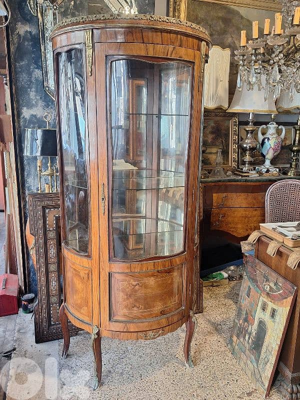 antique showcase 0