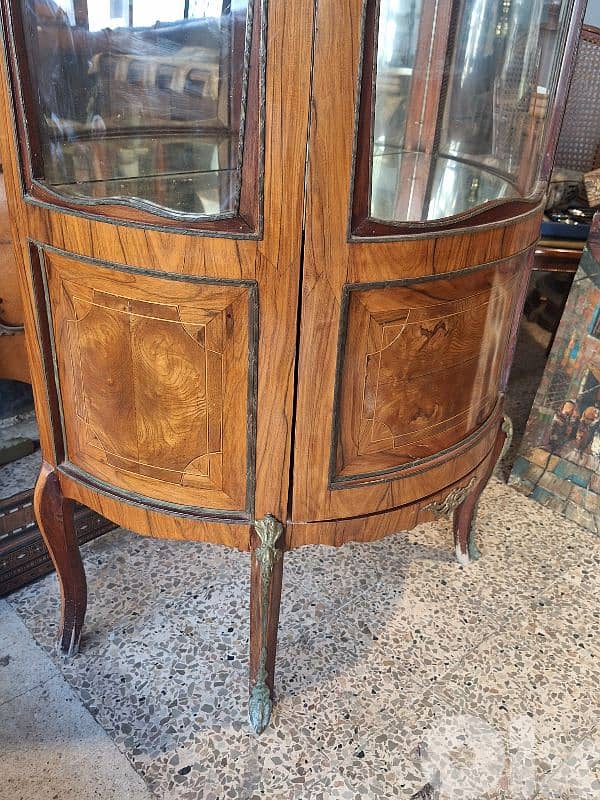 antique showcase 3