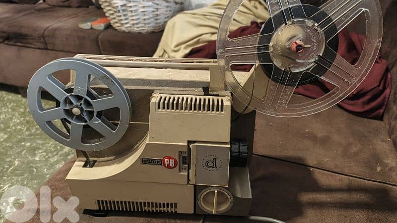 كميرة سينما قديمة جدا ثبعد شغالة 0