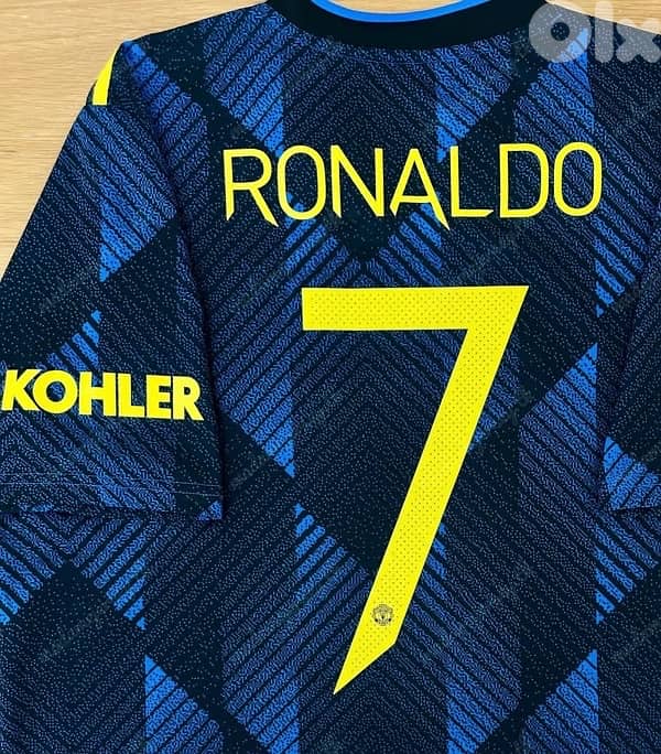 Manchester United ronaldo 2022 third adidas kit 0