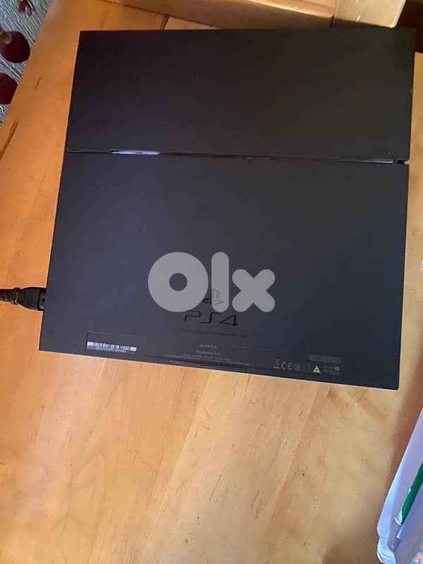 [Negotiable] Cleaned PS4 900 GB + 2 controllers + 9 Games + Cables 1