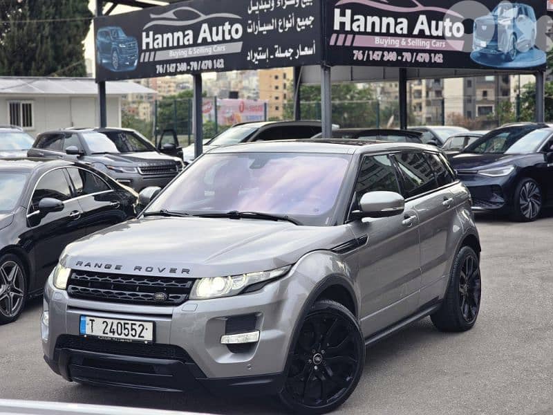 Land Rover Evoque HSE DYNAMIC gray on red and black interior panoramic 0