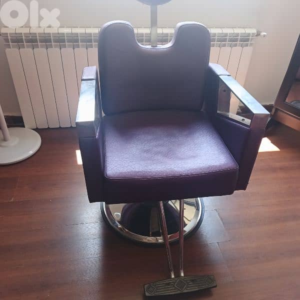 make up chair institue. 125$ 0