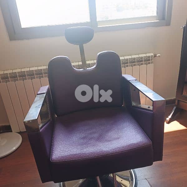 make up chair institue. 125$ 1