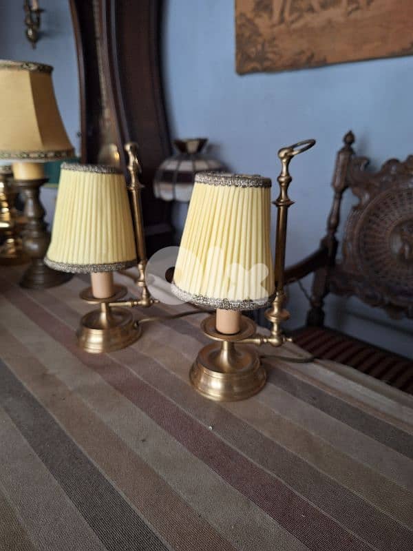 pair of small lamps 1