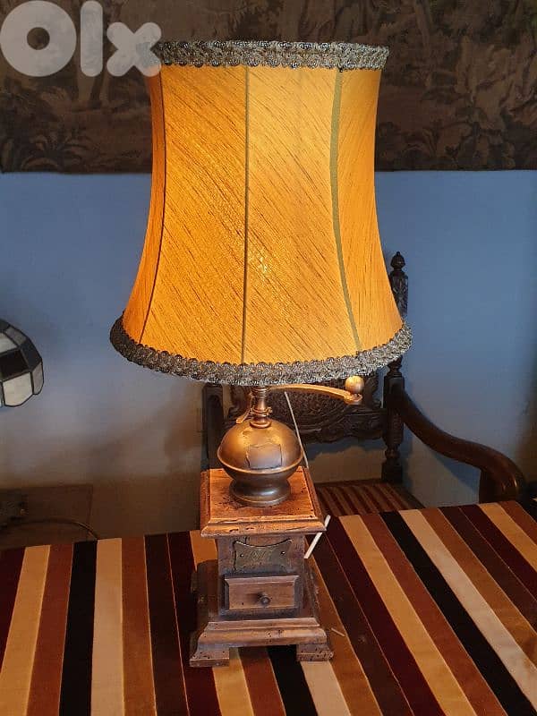 wooden base english lamp 0