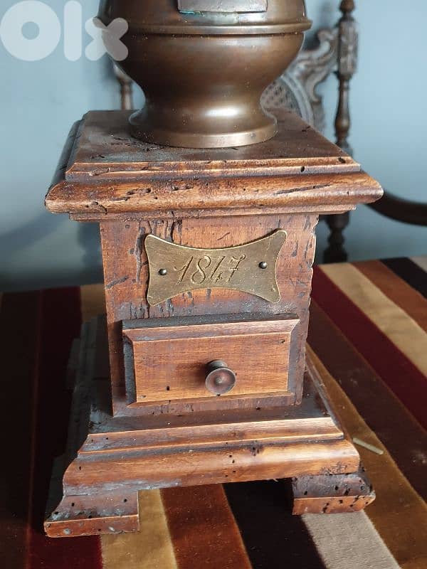 wooden base english lamp 1