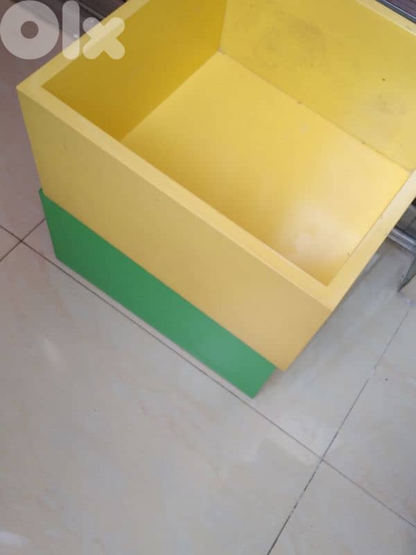 boxes yellow and green 0