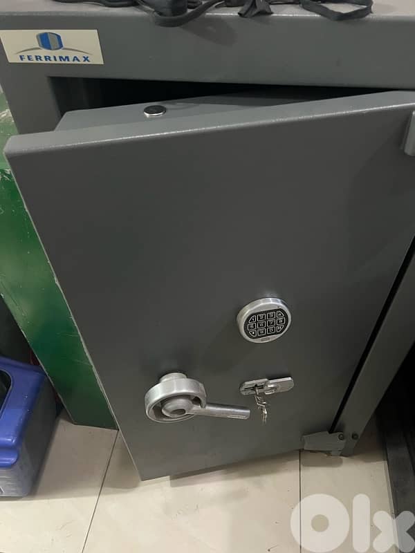 safety box ferrimax made in spain 1.22m grade 3 0