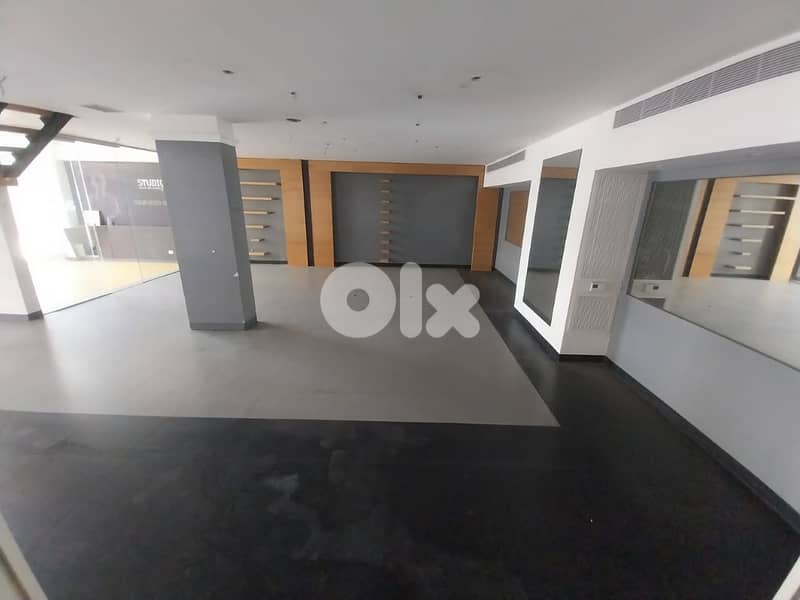 Showroom For Rent In Horsh Tabet | صالة عرض في  حرش تابت 0
