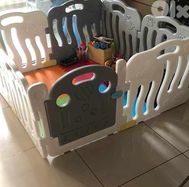 spanish play pen with gate 2