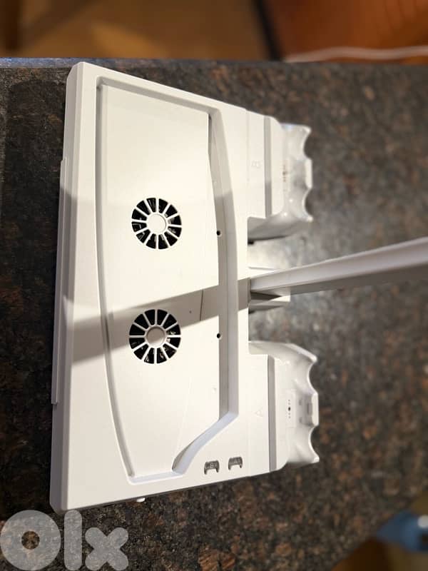 ps5 accessories stand and includes fan 3
