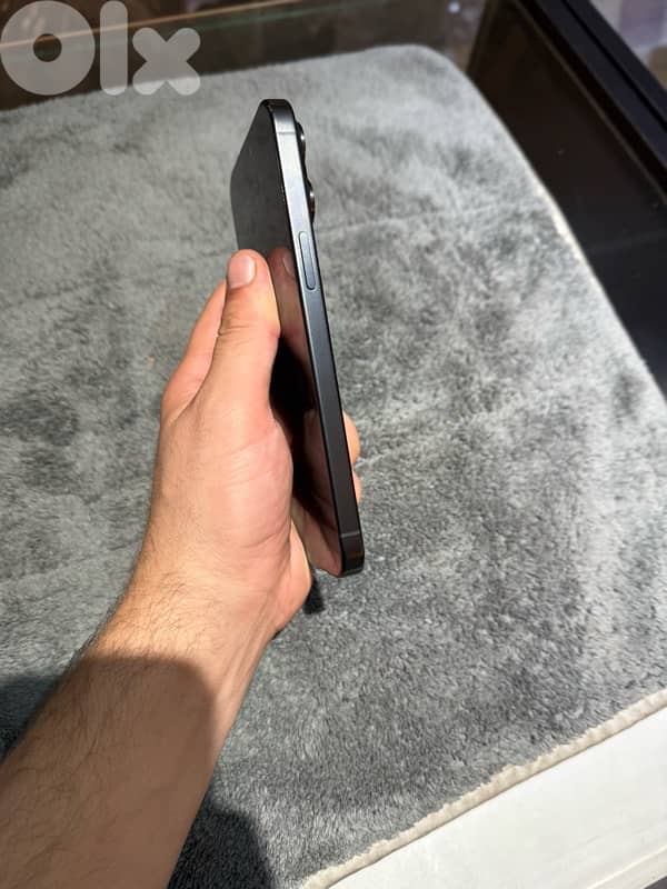 USED IPHONE 15 PRO MAX 256 GB 4