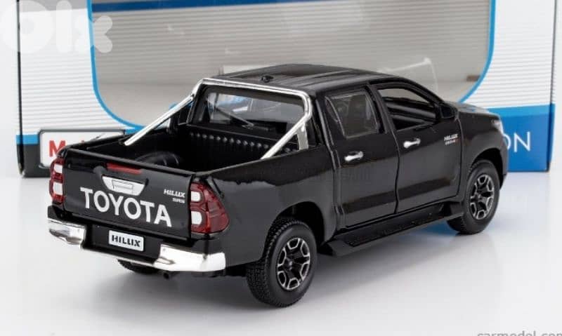 Toyota Hilux 2021 diecast car model 1:27 5