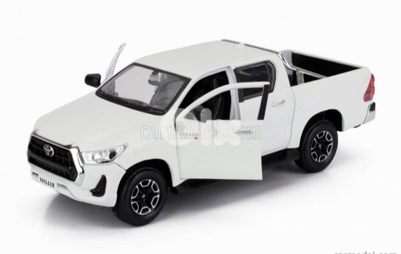Toyota Hilux 2021 diecast car model 1:27 6