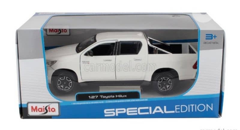 Toyota Hilux 2021 diecast car model 1:27 10