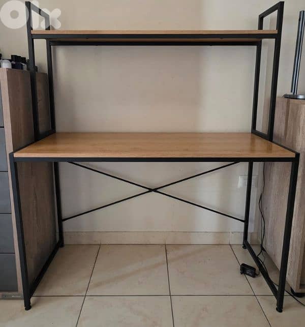 Decorative desk طاولة ديكور 2