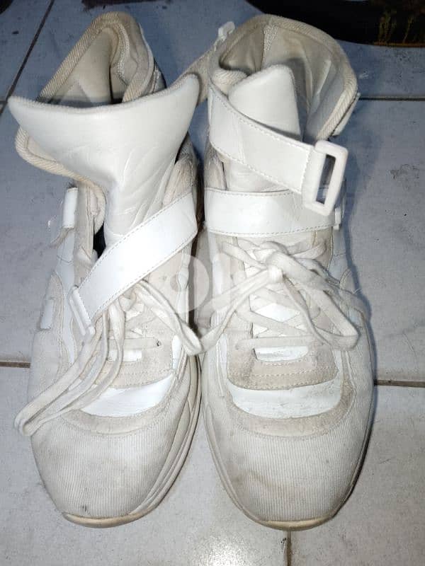 Tommy Hillfiger white shoes. 0